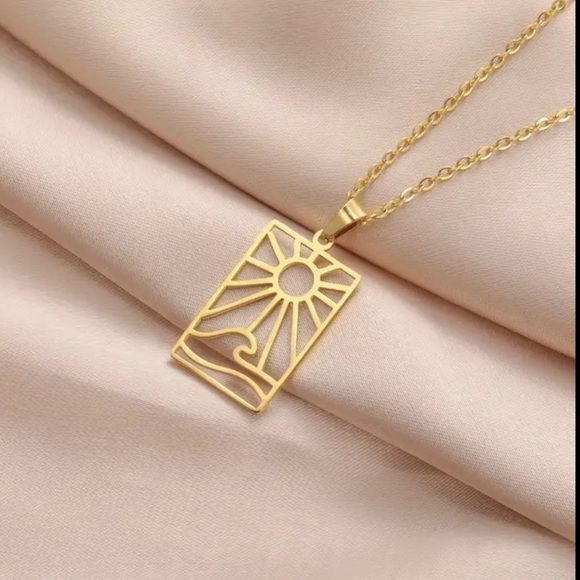 18k Gold Plated Stainless Steel Beach Vibes Necklace - Picture 3 of 4